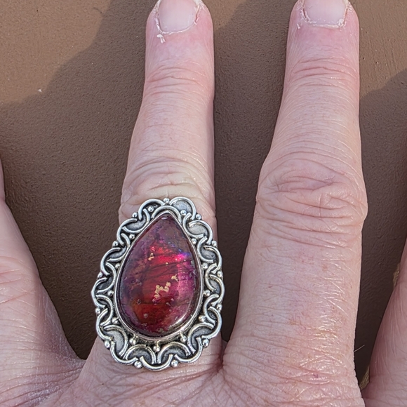 Red Labradorite Flash Gemstone Ring in Carved 925 Sterling Silver Setting (7) - Picture 13 of 15